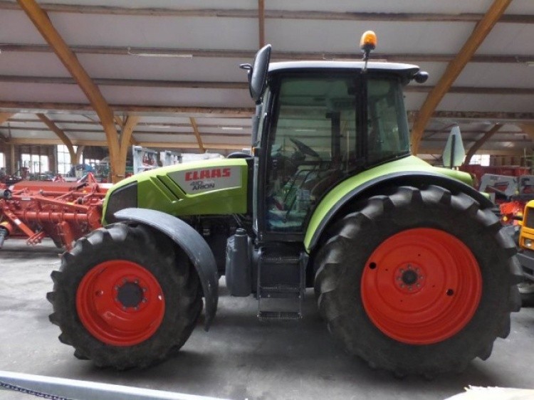 Claas ARION 410 1